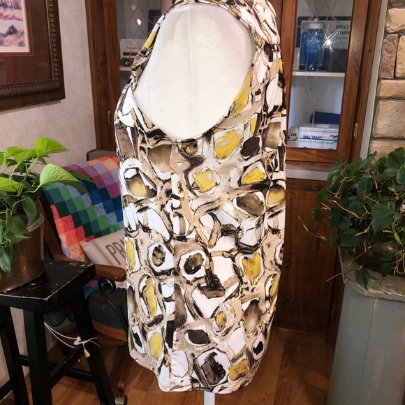DANA BUCHMAN SIZE XSMALL BROWN YELLOW AND TAN ABSTRACT PATTERN WIDE STRAP BLOUSE - Picture 2 of 3